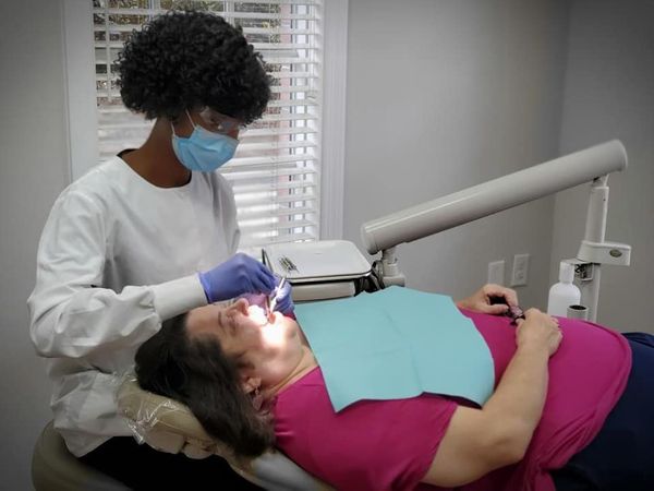 The Reasons You May Need To Visit An Emergency Dentist - Yourtrc.com